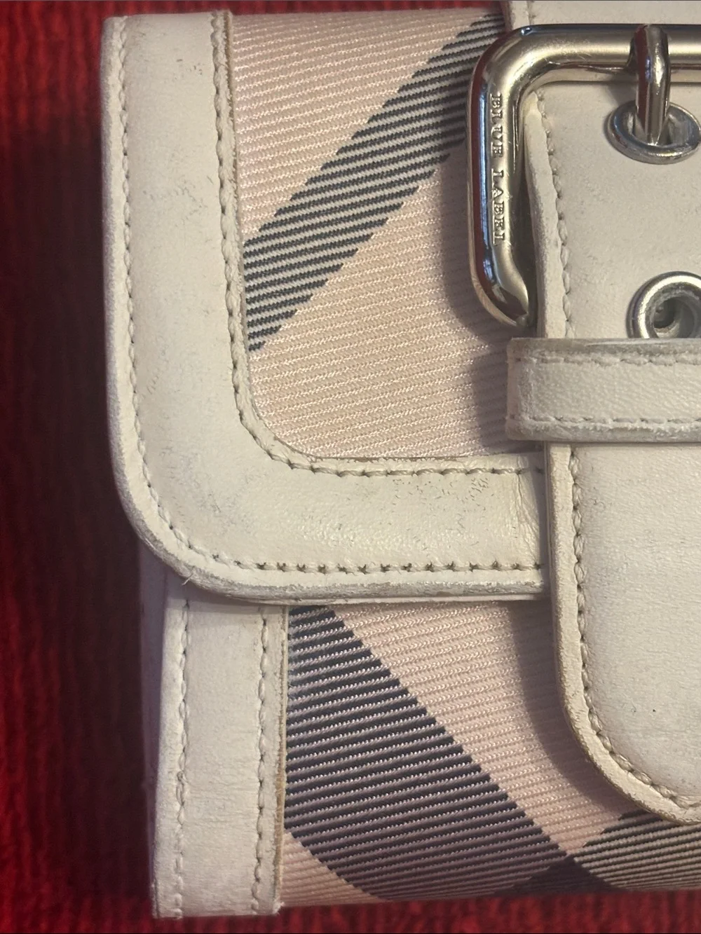 Burberryblu label  Cream and Beige Buckle Accent kisslock  Wallet